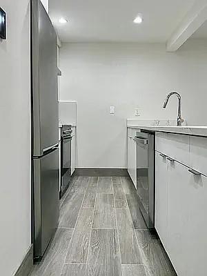 Building Photo - 25-31-31 27th St