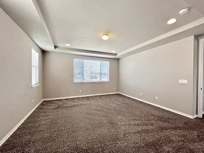 Building Photo - 5 Bedroom Home Close to Downtown Monument!!