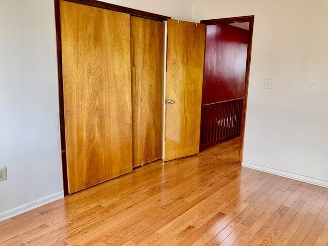 Building Photo - Marconi Plaza 3bd/2bth w/ Parking on Uniqu...