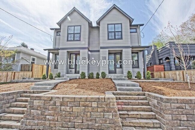 Primary Photo - 1528-A: 3 Bed, 2.5 Bathroom Townhome Near ...