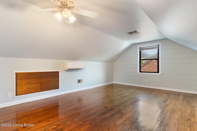 Building Photo - 810 Beechwood Rd