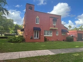 Building Photo - 915 Ferdinand St