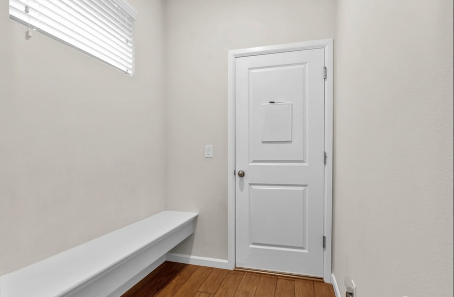 Building Photo - 3358 Nova St NE