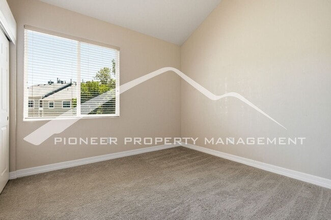 Building Photo - Awesome Townhome in Arvada