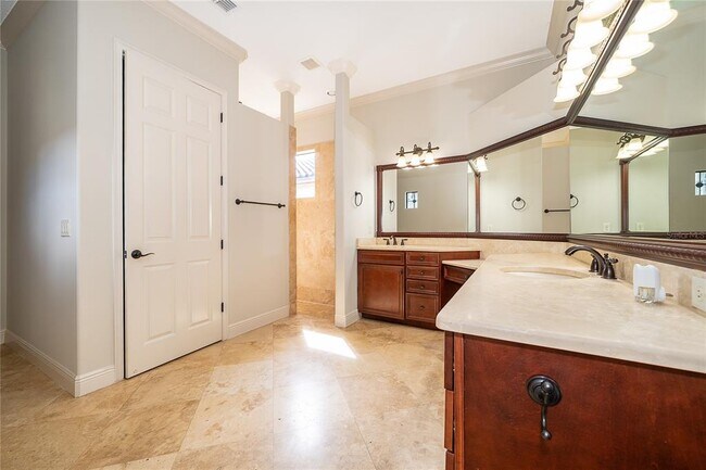 Building Photo - 7415 Pointe Venezia Dr