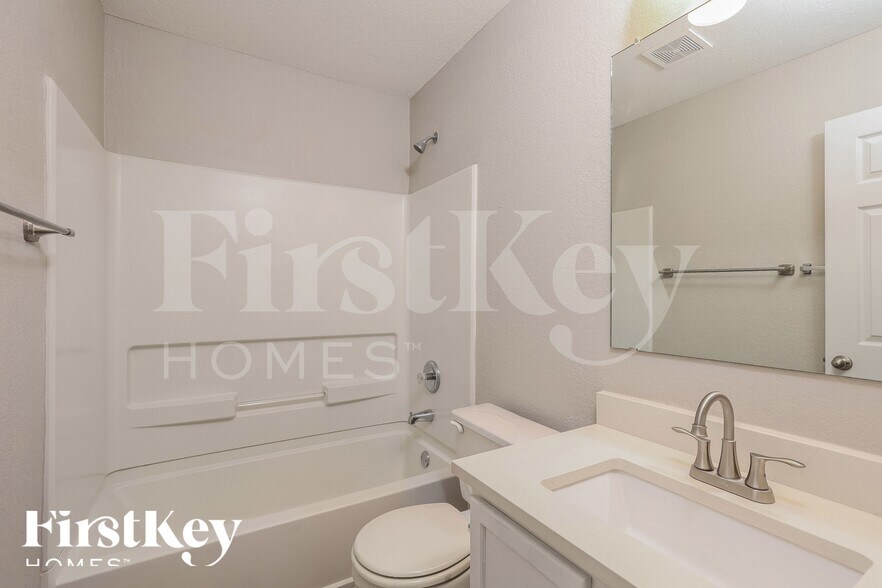 Building Photo - 814 Silverado Way