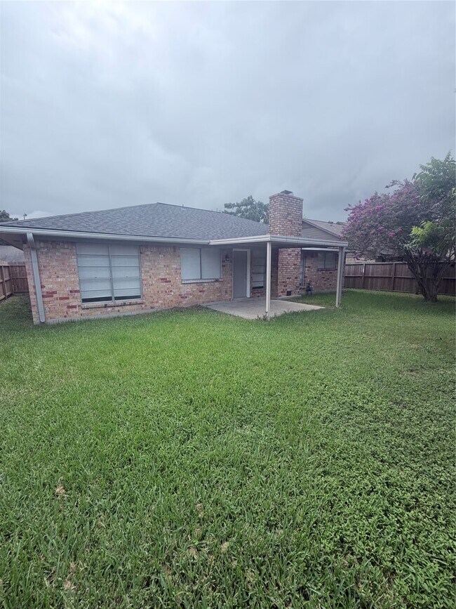 Building Photo - 8119 Knightwood Forest Dr
