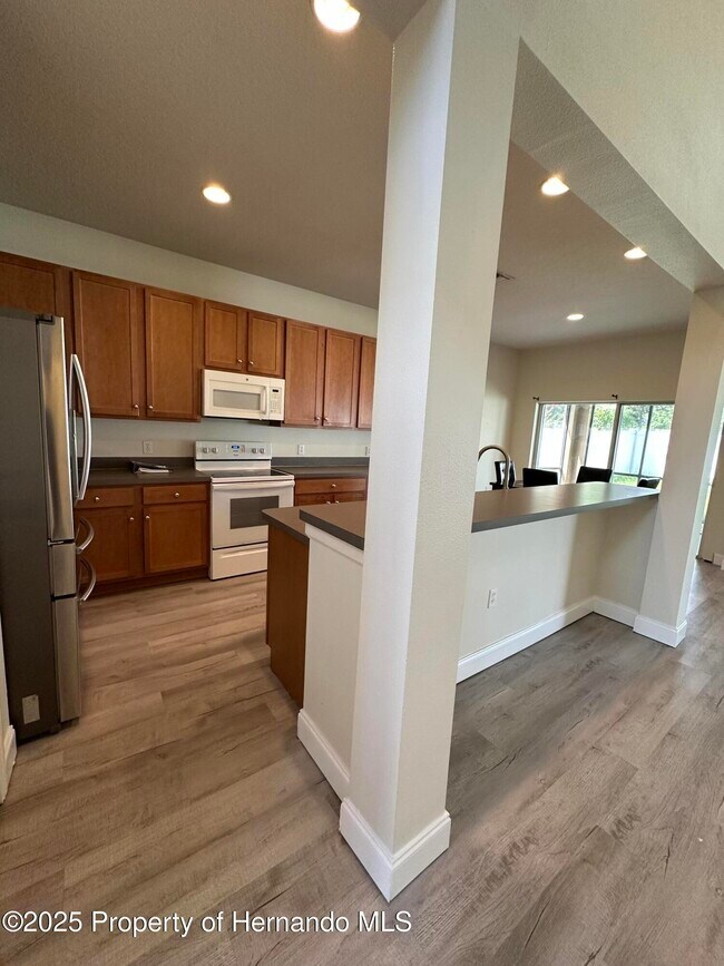 Building Photo - 14227 Wake Robin Dr