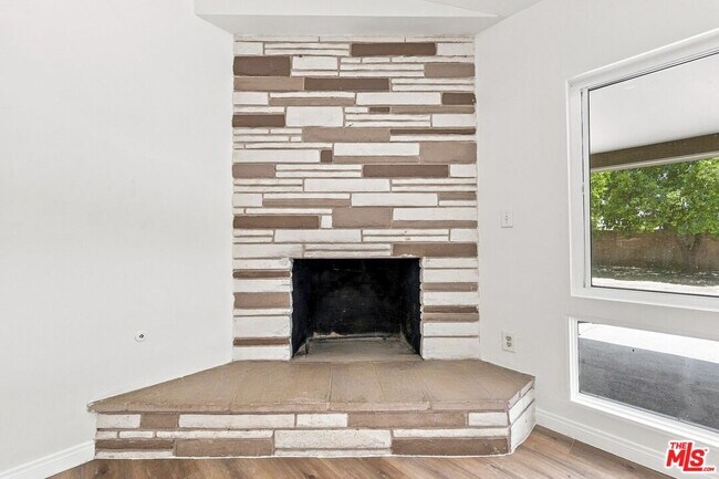 Building Photo - 15920 Gledhill St