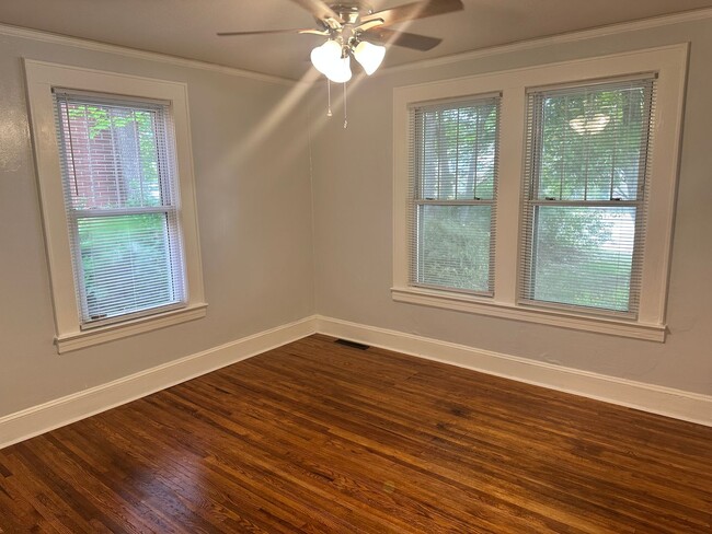 Building Photo - Beautiful Two Bedroom Home in Wesley Heigh...