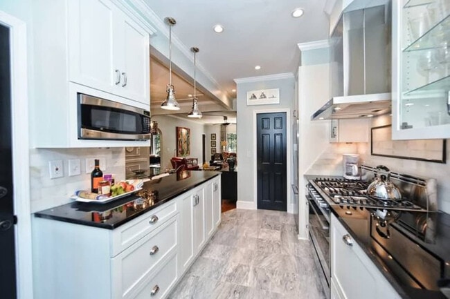 Building Photo - 600 Hermitage Ct