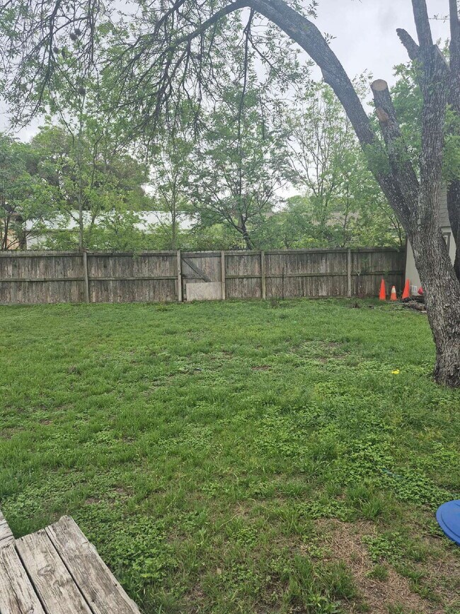 Building Photo - 3 bed/2 bath in Kirby