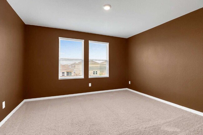 Building Photo - "Charming 3-Bedroom Retreat with 2.5 Baths with Unbelievable Neighborhood Amenities!"