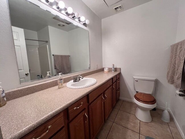 Building Photo - 3 Br 2Ba House with Garage and fenced yard**FURNISHED**