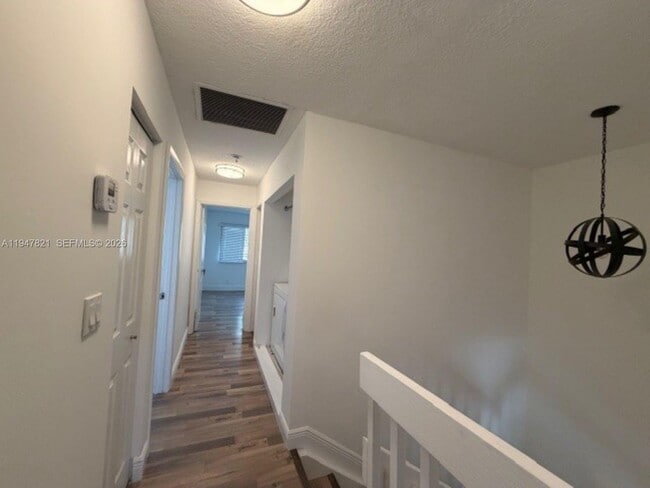 Building Photo - 1617 Cypress Pointe Dr