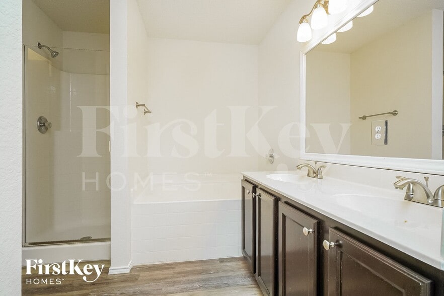 Building Photo - 1464 Greenbrook Dr