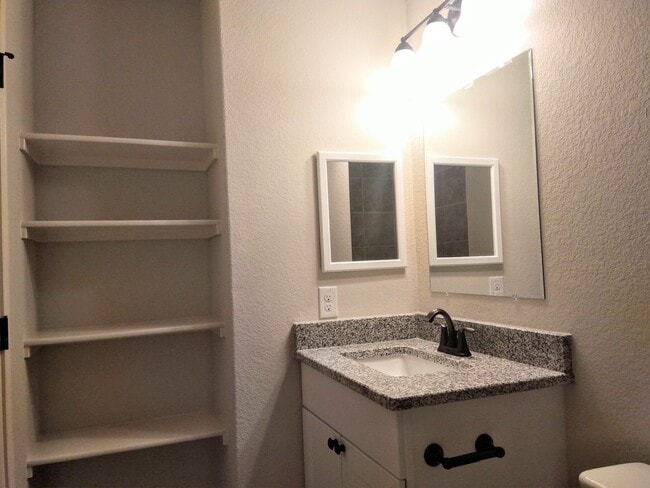 Building Photo - 3BR / 2.5BA Home | Fenced Backyard, Garage & Stainless Appliances!