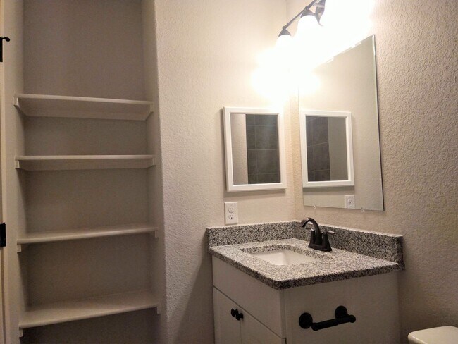 Building Photo - **APPLICATION RECEIVED** 3BR / 2.5BA Home | Fenced Backyard, Garage & Stainless Appliances!