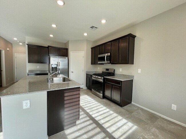 Building Photo - Beautiful South West Home-Coming Soon-8/21/26!