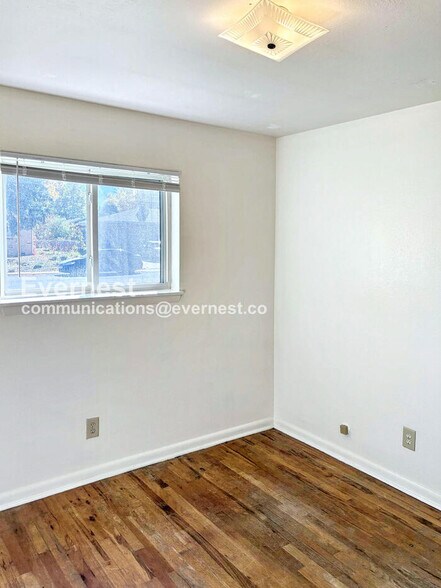 Building Photo - 1307 Castlerock Dr