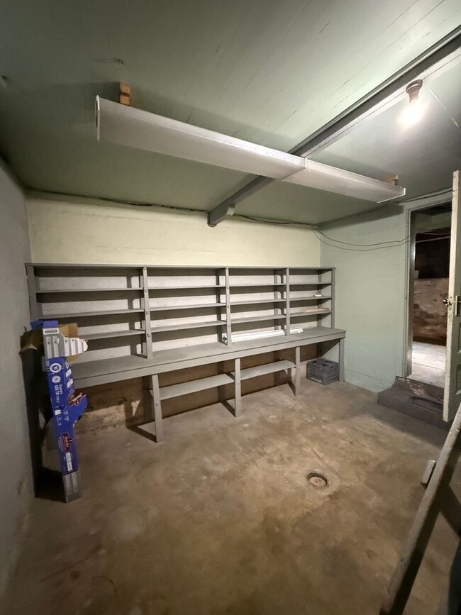 Building Photo - Vintage Victorian-Style Home | 3 Bed | 2 B...