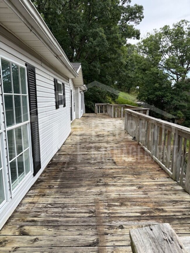 Building Photo - 222 Meadow Hills Ln