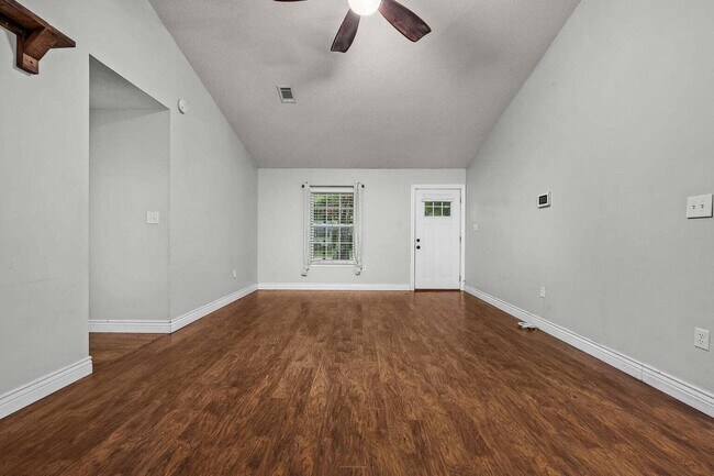 Building Photo - 202 Brittany Ln
