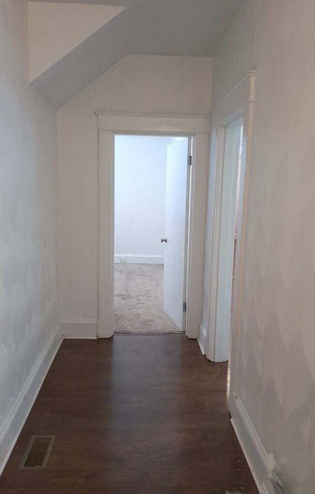 Building Photo - 311 W 27th St