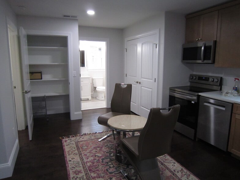 Eat-in Kitchen - 20527 Washington St