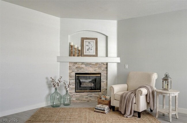 Building Photo - 1900 N Torrey Pines Dr