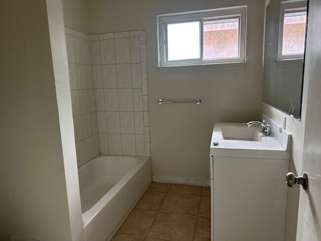 Building Photo - 55-1502