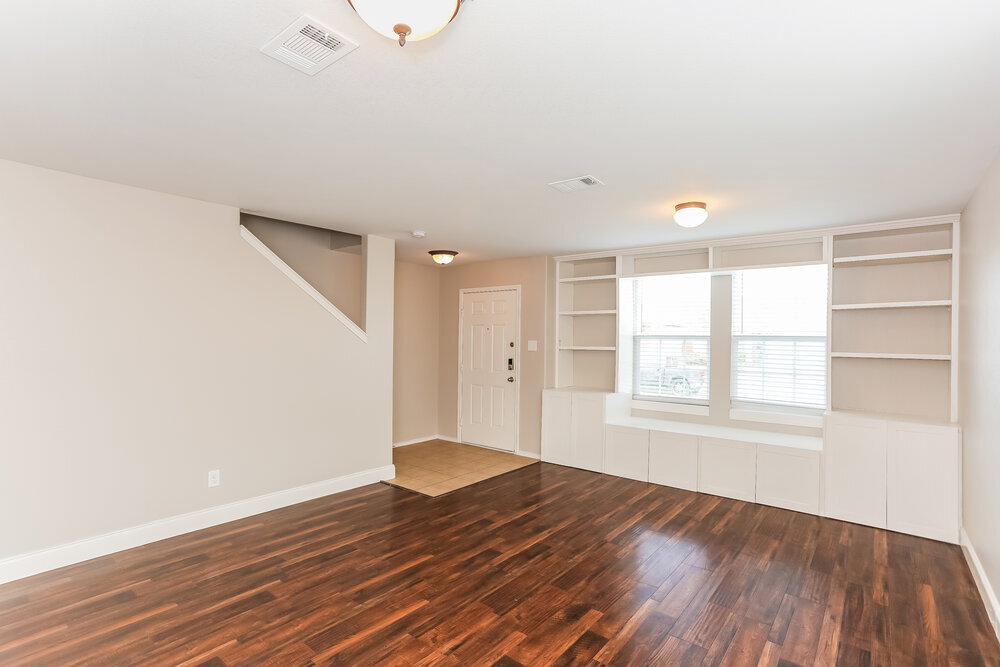 Building Photo - 413 Emerald Creek Dr