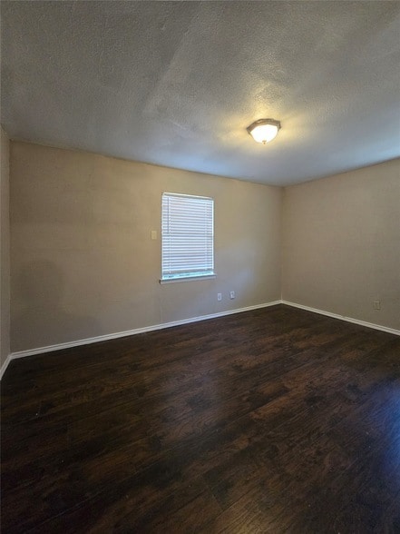 Building Photo - 8307 Bunche Dr