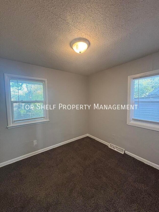 Building Photo - 7503 SW 13th St