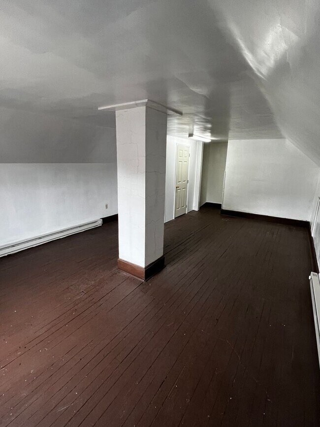 Building Photo - 21-23 Locust St