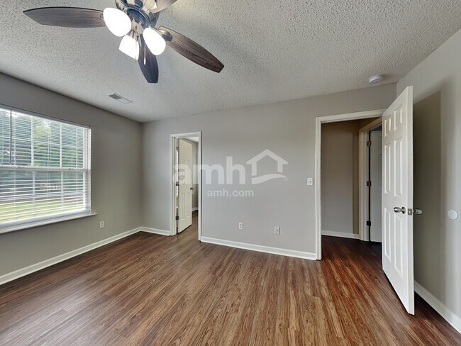 Building Photo - 103 Granary Dr