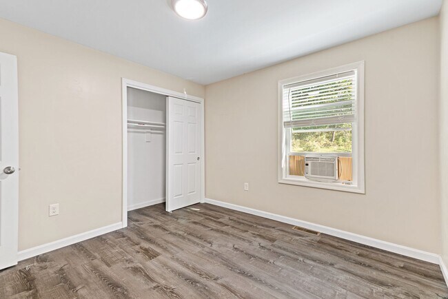 Building Photo - 3 1/2 Baltimore Street