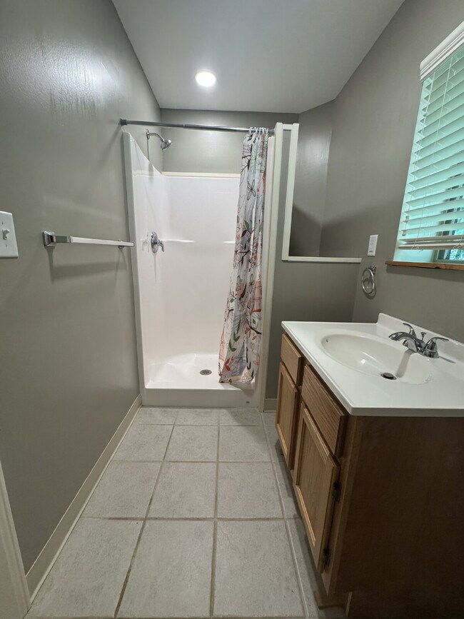 Building Photo - 46 Madison Heights Dr