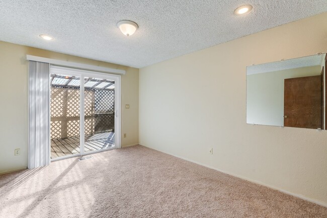 Building Photo - Beautiful 3 bed, 2 bath rental home in Milwaukie!