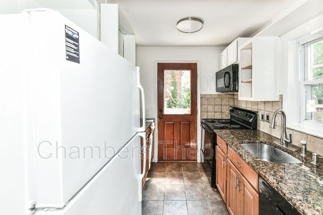 Building Photo - 3208 9th St S