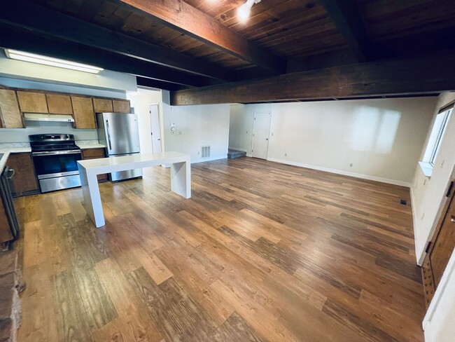 Building Photo - Spacious 4 bed 3 bath house for RENT in So...