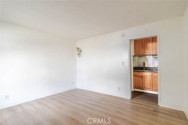 Building Photo - 7343 Woodley Ave