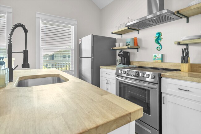 Building Photo - 1079 Cedar Ln