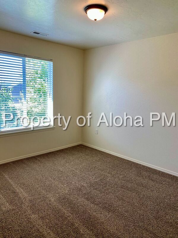 Building Photo - 1047 W Pine Ave