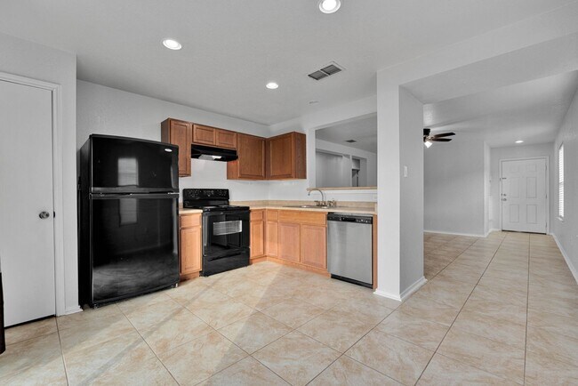 Building Photo - Charming 3 bedroom 2 Bathroom Home!