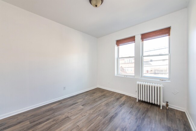 Building Photo - 6114 Highland Pl