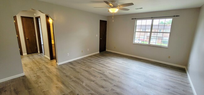 Building Photo - Lenoir City, 37772 - 2 Bedroom, 2 Full Bat...