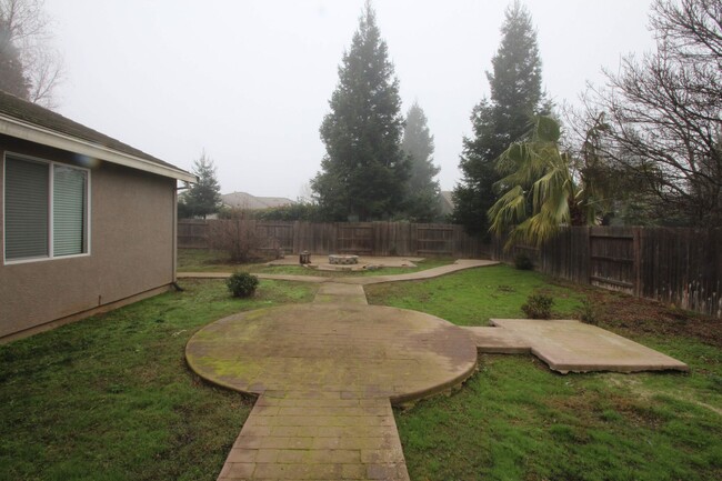 Building Photo - 4 bedroom, 2 bathroom home in Plumas Lake