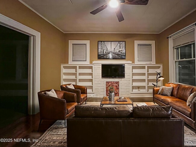 Primary Photo - 2806 College St