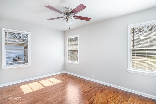 Building Photo - "Charming 3-Bedroom Retreat in Benton - Cozy 980 Sq Ft Home Awaits!"
